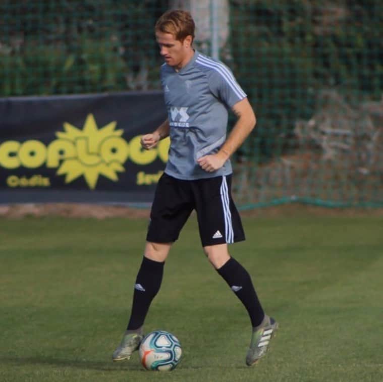 アレハンドロ・フェルナンデス・イグレシアスのインスタグラム：「Vuelta a los entrenamientos! El domingo partido difícil e importante.  #AF8 #Adidas #Creator」