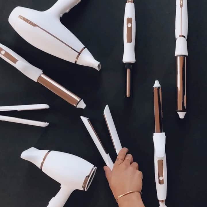 Kristin Essのインスタグラム：「I’m know I’m being super extra about Black Friday and all, but I 🖤a good sale! 🤷‍♀️ Mostly just excited to be a part of one!! Starting at 5 pm local time in-store, and 6pm CST tonight online, KEH tools AND holiday gift sets will be 30% off at @target 🛒 PS: if you’re a real Target enthusiast and you have that magical Red Card, you have access to the Black Friday sale online right nowwww! ♥️🎯」