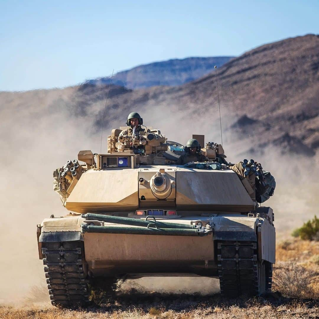 アメリカ海兵隊さんのインスタグラム写真 - (アメリカ海兵隊Instagram)「Staring Contest  A Marine Corps M1A1 Abrams Tank with 2nd Tank Battalion, @2dmardiv, maneuvers into position during Combined Arms Live-Fire Exercise at @thecombatcenter to sustain combat readiness. (U.S. Marine Corps photo by Cpl. Scott Jenkins)  #Marine #USMarineCorps #USMC #Tank #LiveFire #Military #Training」11月28日 2時00分 - marines