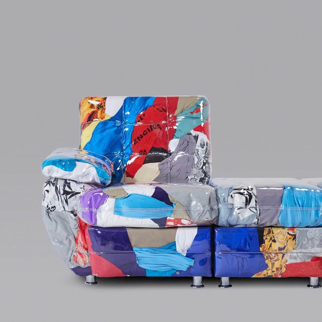 HYPEBEASTさんのインスタグラム写真 - (HYPEBEASTInstagram)「@hypebeastart: @balenciaga has announced a new collaboration with @harrynuriev. The piece — Balenciaga Sofa — has been created for Design Miami 2019, and sees Nuriev champion environmental accountability by constructing a sofa from discarded Balenciaga clothing. Balenciaga explained that it was “intended to encourage sustainable practices within design and elsewhere,” as well as adding that “the piece reflects Balenciaga’s recognition of the responsibility designers have to counterbalance their environmental impact, and dedication to implementing programs that upcycle waste and contribute to a circular economy.“⁠⠀ Photo: Balenciaga」11月28日 2時21分 - hypebeast