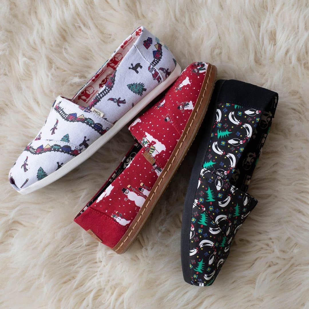 トムズシューズのインスタグラム：「A special collection in support of our long-standing partner, @savethechildren. For every pair purchased, TOMS will donate $5 to the organization’s efforts worldwide.」