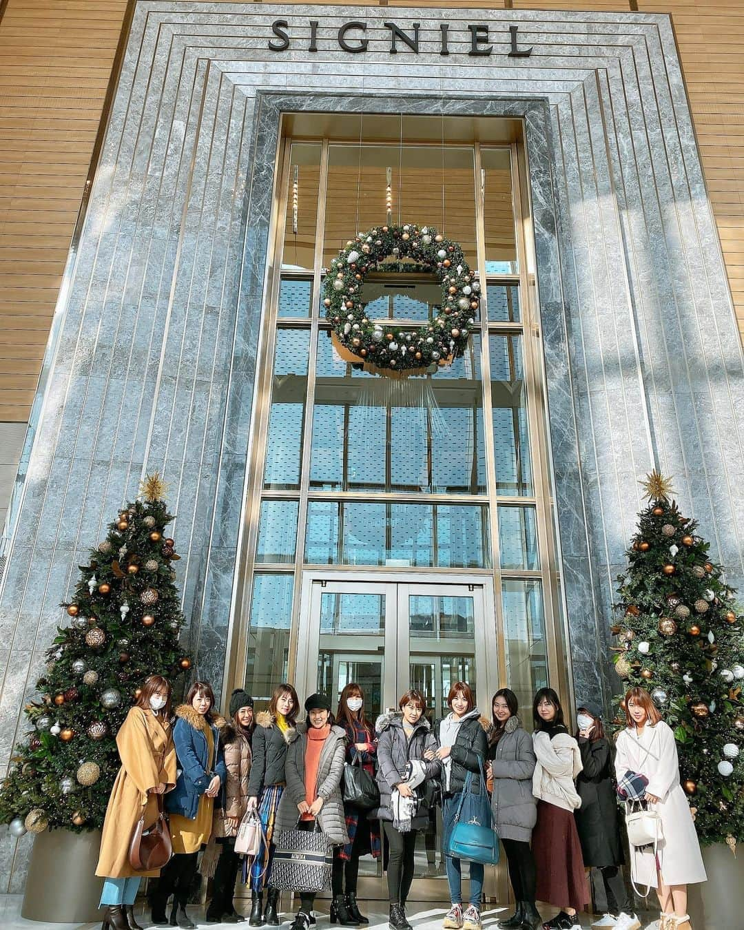 庄司ゆうこさんのインスタグラム写真 - (庄司ゆうこInstagram)「PSYカンパニー旅行2019💖 今年は韓国のシグニエルソウルへ✨ ２年前に初めて来て感動してまた来ちゃいました🥰 世界で2番目に高いタワーみたい‼️ 初日は買い物とエビアンスパへ😊✨ そして私は1人部屋なんで、夜は悠里ちゃんが泊まりに来てくれ、ガールズトーク炸裂🤣明日も楽しみっ😍 #psyカンパニー旅行2019#社員旅行#韓国#シグニエルソウル#ももちゃんお留守番#エビアンスパ#エステ#買い物#ショッピング」11月28日 2時30分 - yuko.shoji