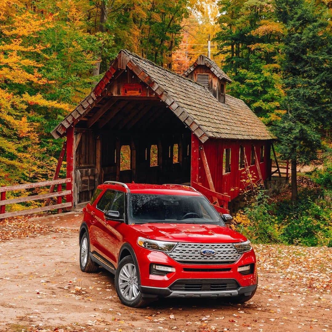 Fordさんのインスタグラム写真 - (FordInstagram)「Over the river or through the woods, the 2020 Explorer will take you there.  Optional Features Shown #Ford #FordExplorer #SUV #TurkeyTime」11月28日 2時39分 - ford