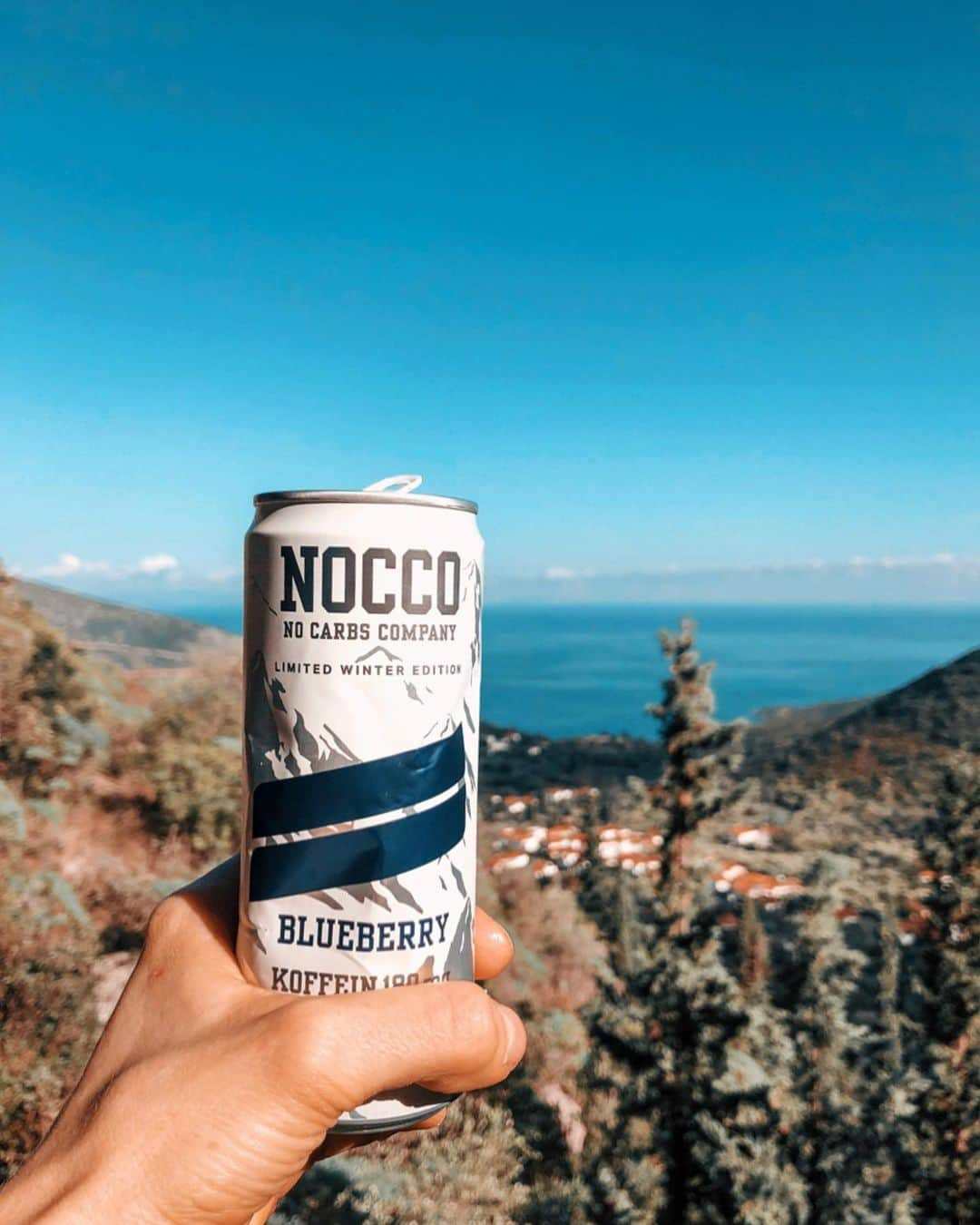 マチルダ・セーデルルンドさんのインスタグラム写真 - (マチルダ・セーデルルンドInstagram)「There are worse places to be a Wednesday in November 😉🇬🇷⚡️ @nocco (don’t forget to recycle your cans ♻️ I’m bringing this one back to Sweden)」11月28日 2時53分 - matilda_soderlund