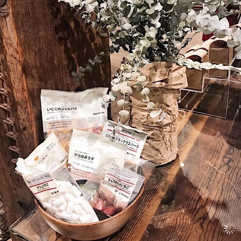MUJI USAさんのインスタグラム写真 - (MUJI USAInstagram)「MUJI Portland 1st Anniversary celebrations end today. We'll be giving away complimentary @chefnaoko snacks while supplies last, plus an exclusive one-day only sale. Enjoy 20% off on all plants & greens and MUJI snacks, plus special offers on furniture, samples, and display items.  621 SW 5th Avenue. Portland, OR. #muji #mujiusa #mujiportland #firstanniversary #weareone」11月28日 2時53分 - mujiusa