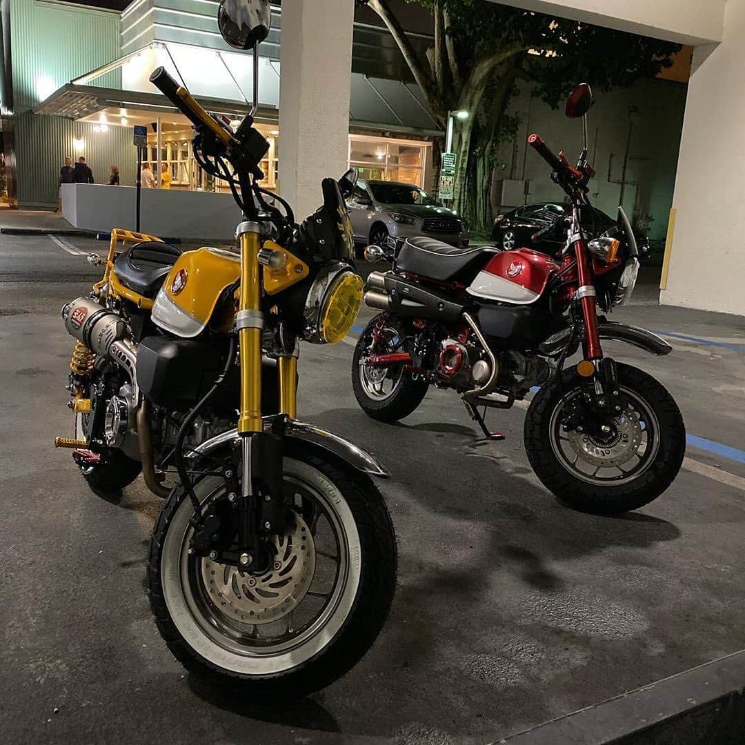 Honda Powersports USさんのインスタグラム写真 - (Honda Powersports USInstagram)「What’s better than riding a #HondaMonkey? Riding a Honda Monkey with a friend! #miniMOTO 🐵📸 Albert Diaz @banana_yellow_monkey and @dr3molonlabe」11月28日 3時09分 - honda_powersports_us