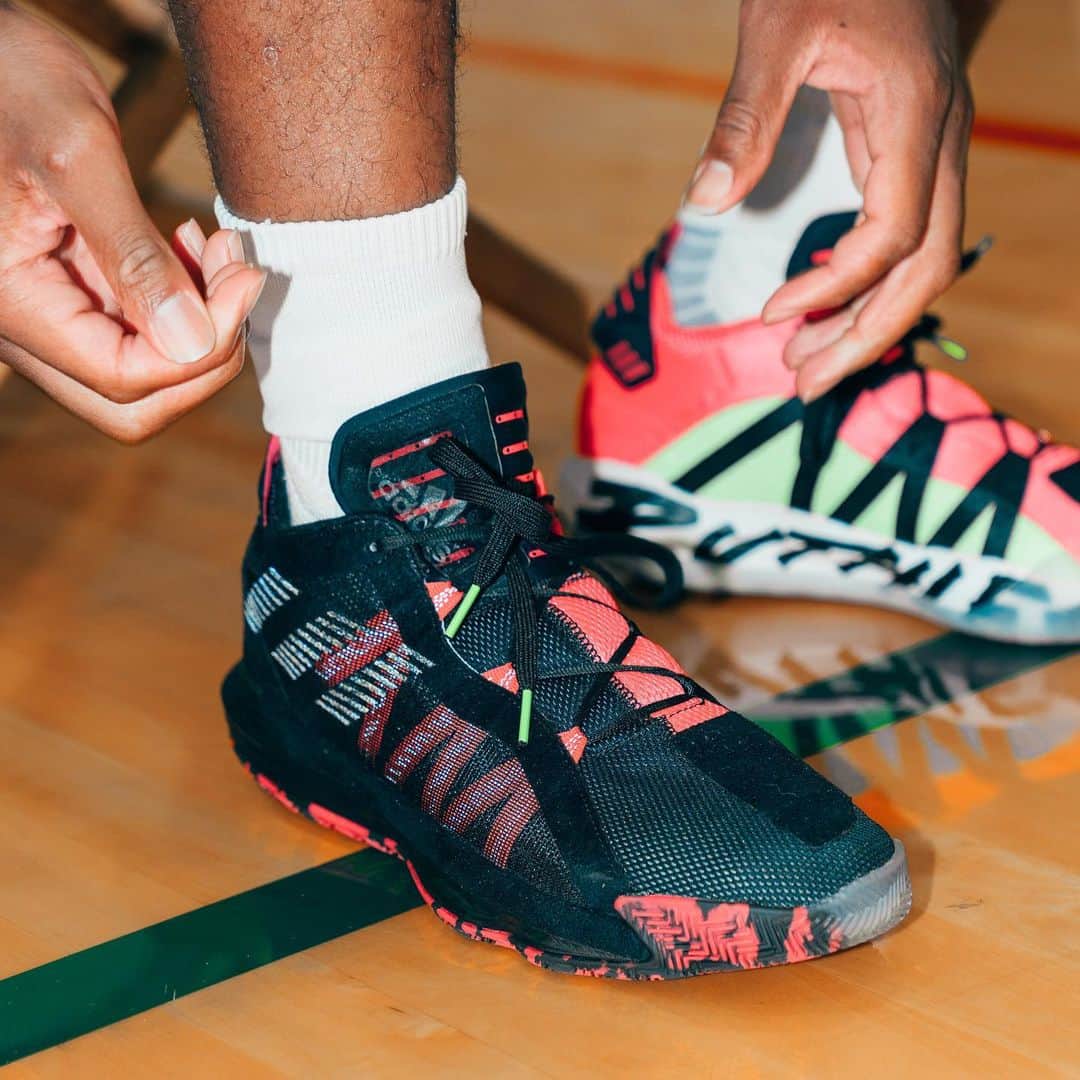 デイミアン・リラードのインスタグラム：「Don’t let the calm exterior fool you... Ruthless #Dame6 drops on #BlackFriday. #FreeToCreate @adidashoops ///」