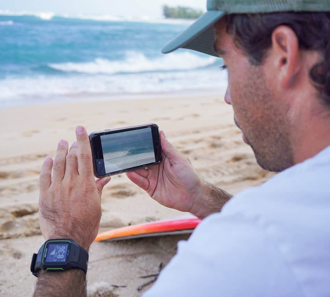 surflineさんのインスタグラム写真 - (surflineInstagram)「We’re proud to announce that @ripcurl_usa is our latest Surfline Sessions compatible partner, whose flagship watch, the SearchGPS, now enables surfers to capture their rides on video via Surfline Sessions. Using Rip Curl’s watch and @surfline’s 600+ cameras, you can track your rides and watch them directly on your iPhone by the time you get back to the beach -- as demonstrated here by @cocom4debarrelkilla, who recorded this #SurflineSessions clip at Pipeline.」11月28日 3時11分 - surfline