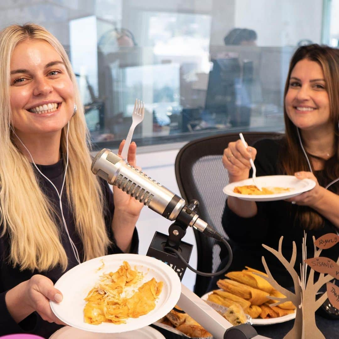 ライアン・シークレストさんのインスタグラム写真 - (ライアン・シークレストInstagram)「Happy Showgiving from our radio fam to yours!  Homemade enchiladas by @Sisanie, Serbian cheese gibanica by @tanyarad, tamales de res by @pattyrodriguez, and oyster casserole courtesy of Google images (because I forgot)」11月28日 3時39分 - ryanseacrest