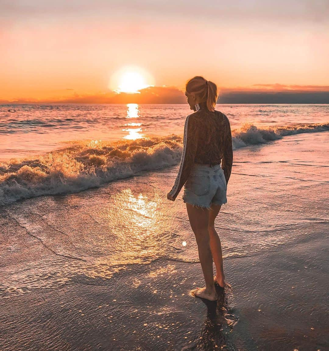 ハンネ・クレスさんのインスタグラム写真 - (ハンネ・クレスInstagram)「A beautiful end to a beautiful day in Belek! Forever chasing the sun.💛🌅 • • #olympictrainingcamp #roadtotokyo #sunnyday #dreamysunset #chasingthesun #sunsetlover」11月28日 3時39分 - hanne.claes