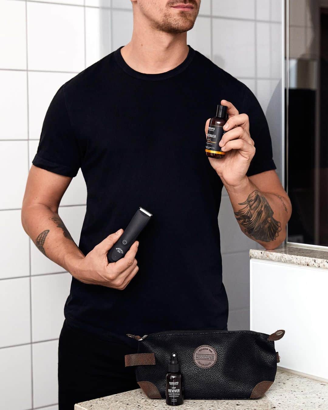 Men Withさんのインスタグラム写真 - (Men WithInstagram)「#ad FREE PRODUCT GIVEAWAY! We are selecting five lucky winners to receive $300 worth of products from @MANSCAPED -everything you need to keep trimmed, cut free, and smelling nice down there this holiday season.  HOW TO ENTER: 1) Follow @manscaped 2) Tag a friend (each tag = 1 entry) 3)Like this post & that’s it!  Winner will be contacted through DM on November 30th.」11月28日 3時49分 - menwithstreetstyle