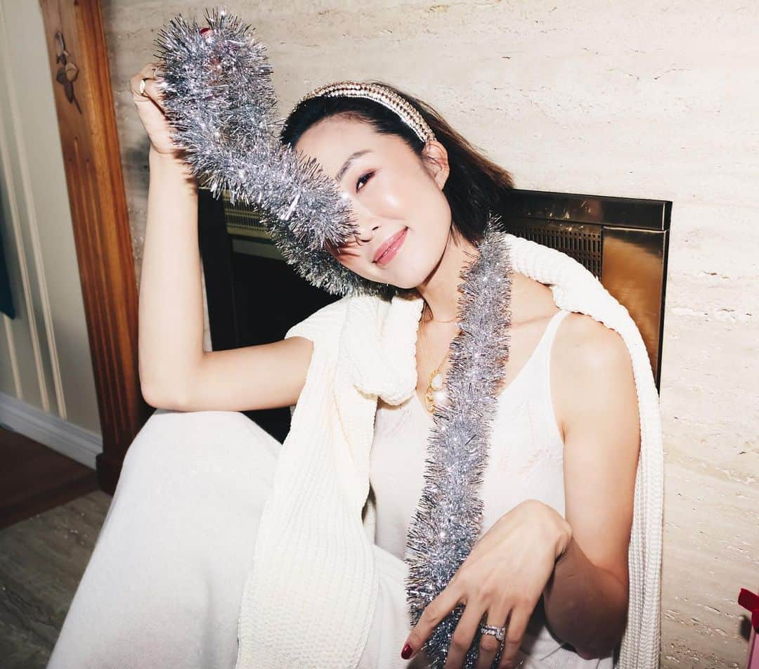 クリッセル・リムさんのインスタグラム写真 - (クリッセル・リムInstagram)「I’m sharing some of my favorite functional gifts that would make the perfect present from @nordstrom this holiday season! Check them all out here: http://bit.ly/2Or61WR #Nordstrom #ad PS: check out more beauty faves from Nordstrom via liketoknow.it! http://liketk.it/2Hs1l #liketkit @liketoknow.it」11月28日 3時54分 - chrisellelim