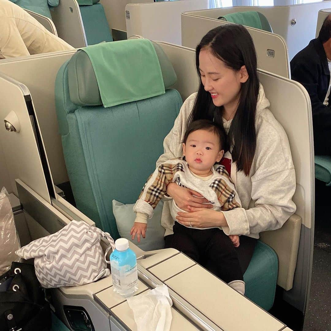 ヘリム・パクさんのインスタグラム写真 - (ヘリム・パクInstagram)「- 리아랑 아빠엄마 첫 🇰🇷 한국 ✈ 한국에서 만나요❤️ 제발 무사히 잘 가자🤣 . . . #리아 #첫한국 #여행」11月28日 3時54分 - iam_hyepark