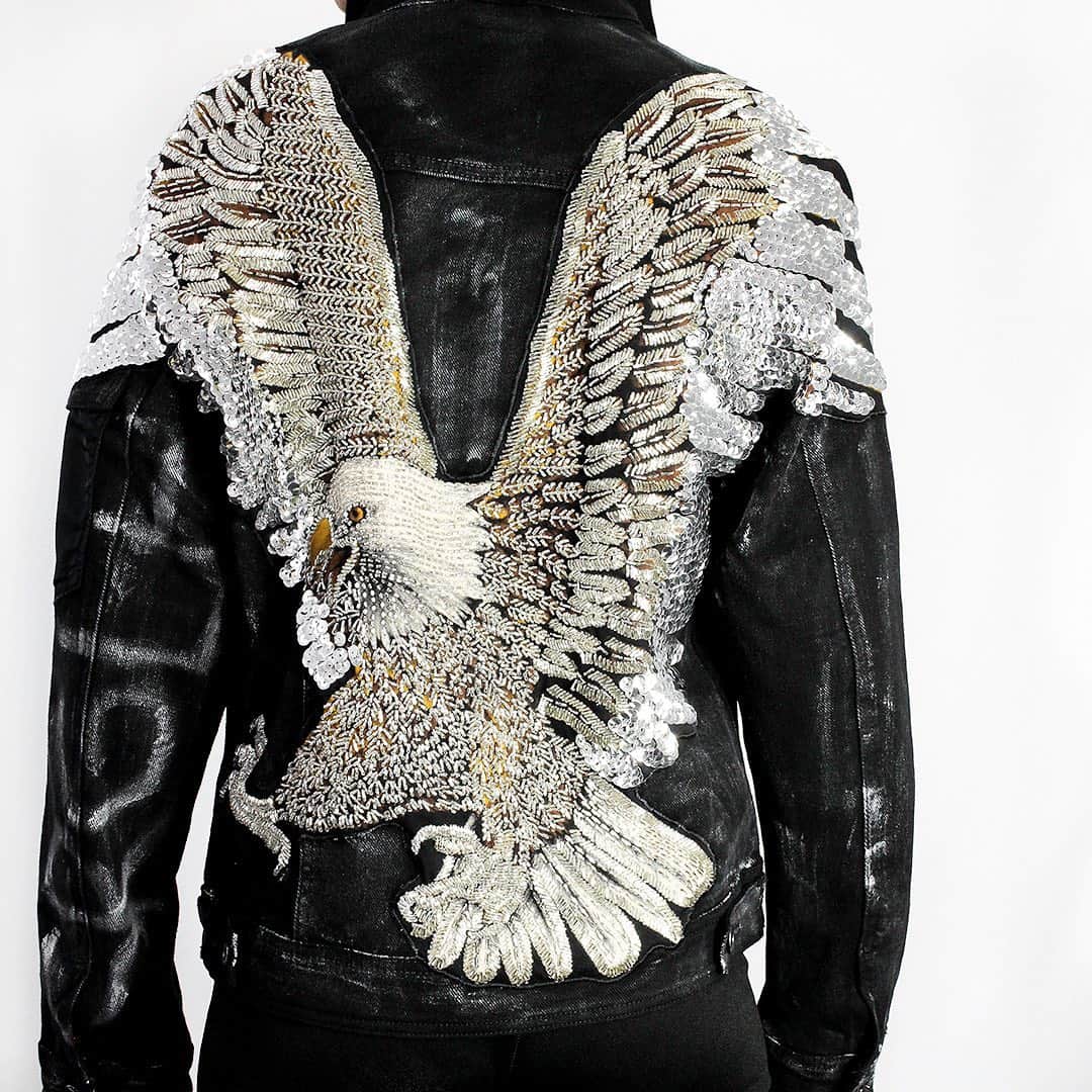 バトラー&ウィルソンさんのインスタグラム写真 - (バトラー&ウィルソンInstagram)「Sequin Denim Jackets available online and in-store now ✨🦅 Shop this Eagle Jacket at our Fulham Road Store now 🤩 • • #jackets #clothing #fashion #sequinjacket #uniqueclothing #unisexjackets #eagle #sequin」11月28日 4時10分 - butlerandwilson