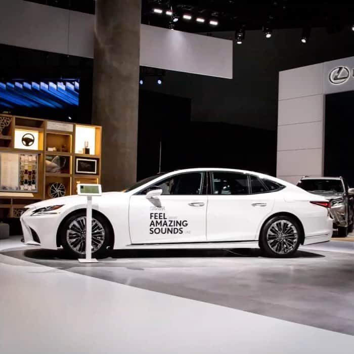 Lexus USAのインスタグラム：「Swing by the Lexus booth at the #LAAutoShow today and hear for yourself the music that moves you courtesy of the @marklevinson equipped #LexusLS. Designed exclusively for #Lexus, the available #MarkLevinson ® Premium Surround Sound Audio System features 7.1-channel architecture, 17 speakers and 835 watts of maximum power. The resulting audio experience immerses the cabin in multidimensional sound for an amazingly multidimensional experience.」