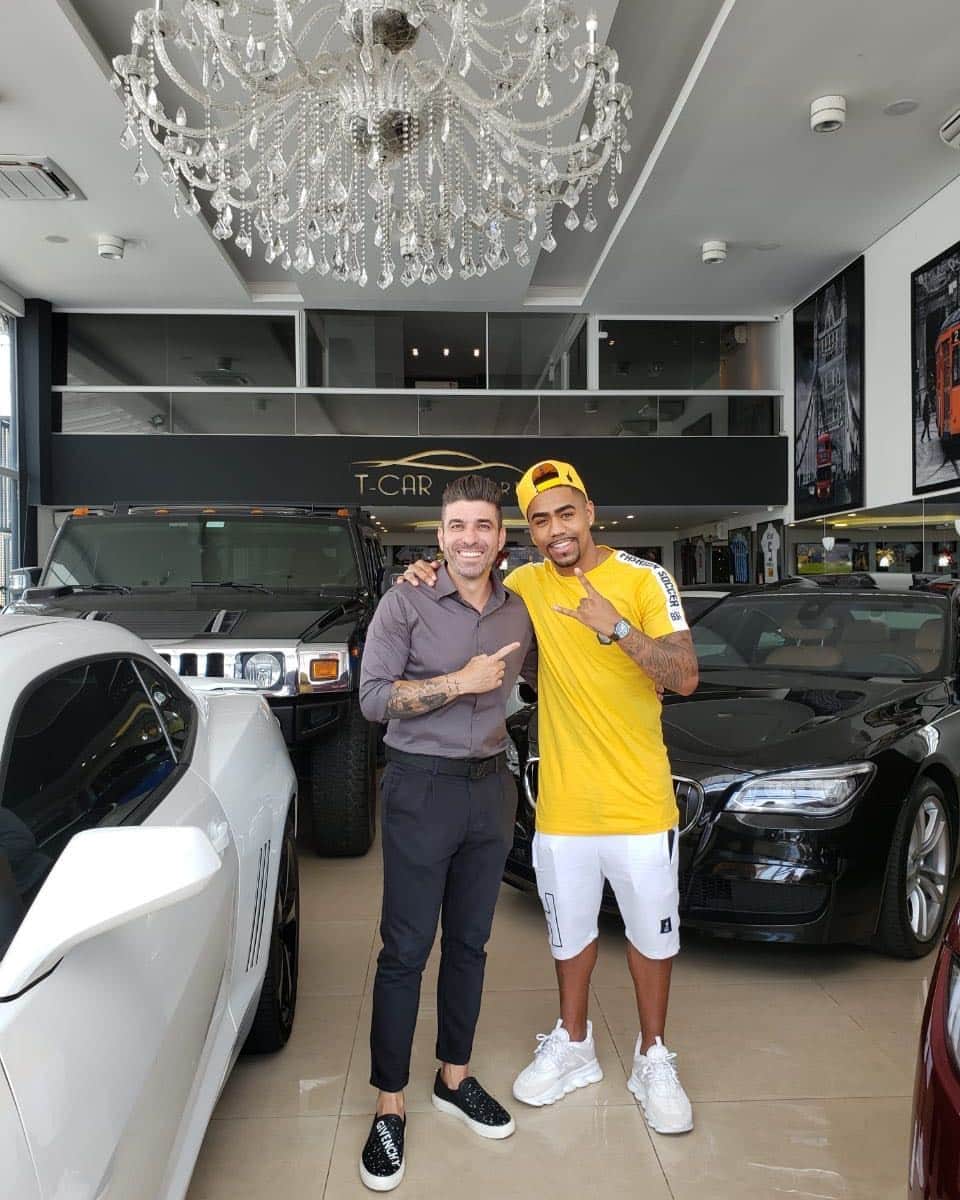 マウコム・フィリペ・シウヴァ・デ・オリヴェイラのインスタグラム：「Na loja mais top do Brasil @tcar com o mais resenha de todos @tiagotcar ... esquece!!!」