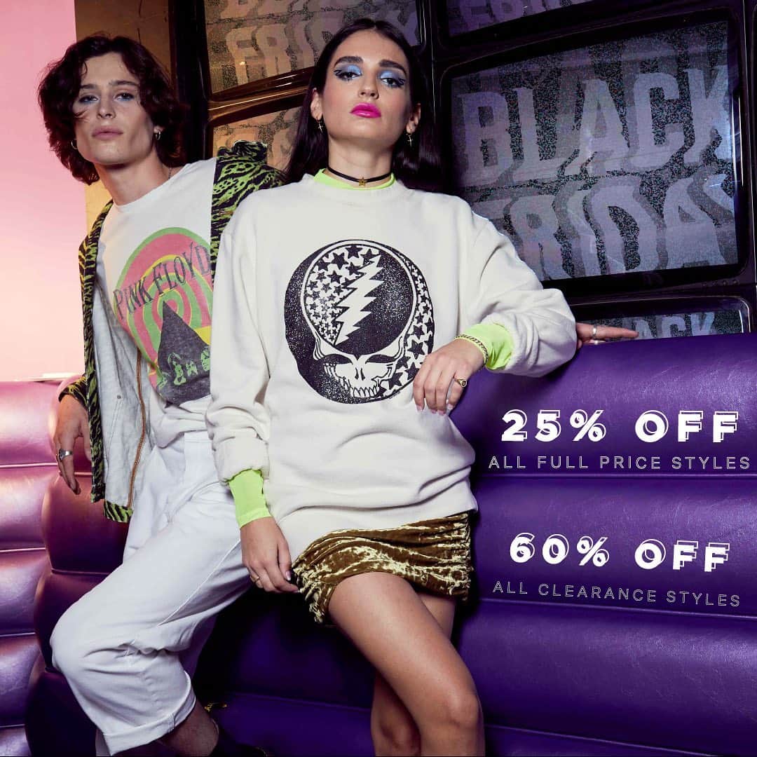ジャンクフードさんのインスタグラム写真 - (ジャンクフードInstagram)「No more waiting...our Black Friday sale is on now!! ✌🏼 Check out all new styles & get 25% off! #junkfoodclothing #blackfridaysale」11月28日 4時25分 - junkfoodclothingco