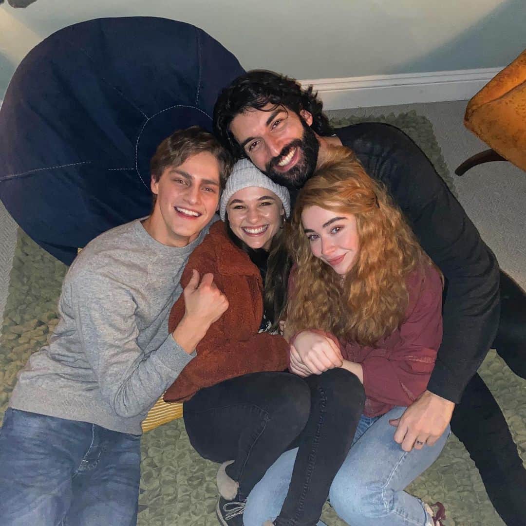 サブリナ・カーペンターのインスタグラム：「that’s a wrap☁️ i’ll never forget this once in a lifetime thingy we did. fully can’t describe what it’s meant to me. quite the emotional roller coaster and worth every second. can’t wait for you all to see #cloudsmovie (@justinbaldoni i love you)  zach , thank you for making this happen♥️」
