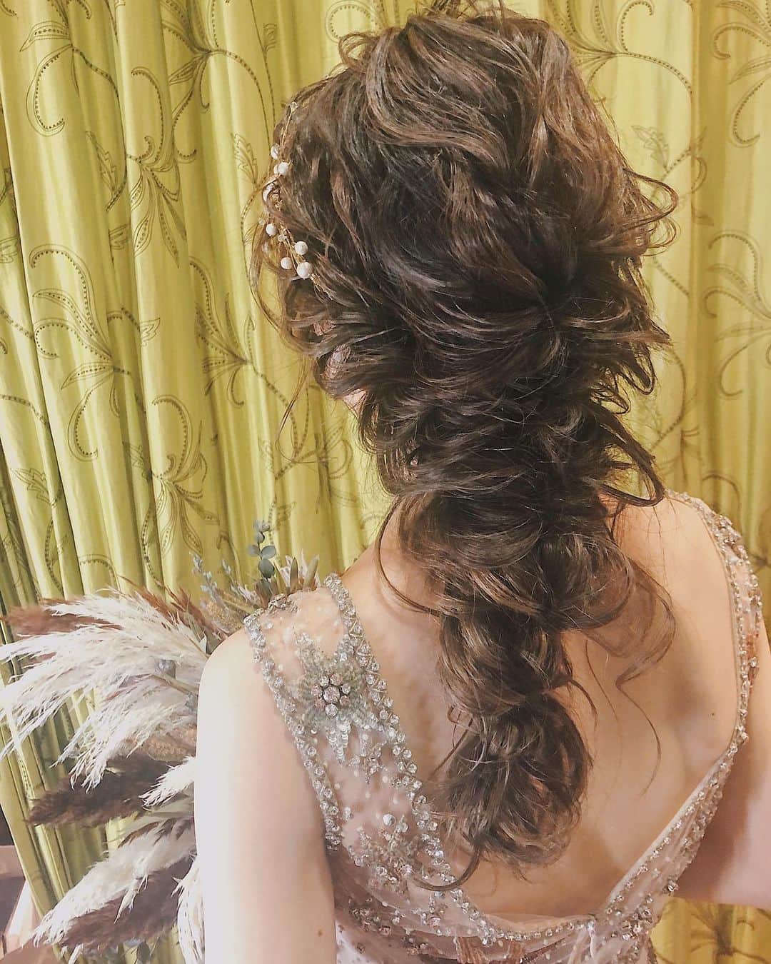 のインスタグラム：「花嫁ヘア👰 #sakinchohair #hairarrange#hair#arrange#hairset#ヘアアレンジ#アレンジ#ヘアセット#豊橋#美容室#ヘアメイク#出張ヘアメイク#ブライダルヘア#ウェディングヘア#結婚式#花嫁#花嫁ヘア」