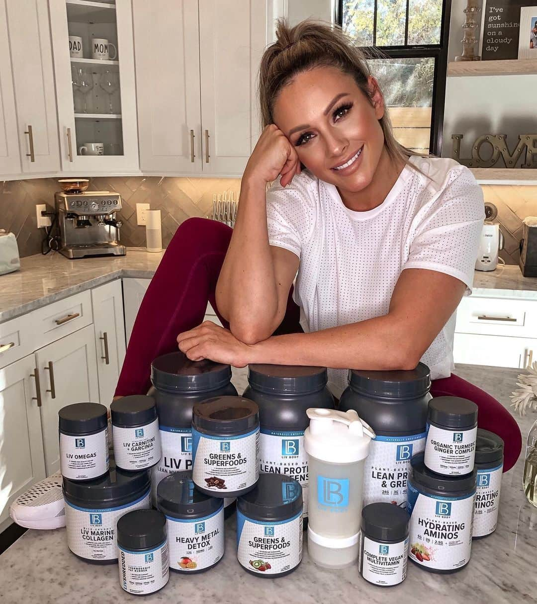 Paige Hathawayさんのインスタグラム写真 - (Paige HathawayInstagram)「STARTING TODAY 🖤 we’ve made it easier for you to get your hands on this amazing lineup of NATURAL products that are free of artificial sweeteners and taste great! @livbody is giving you the following for this BLACK FRIDAY SALE!  25% off  Entire Order + FREE Shaker Bottle FREE @livbody Shredded (Stim Only) +  A FREE Skincare Essentials Kit A 130$ value completely FREE on orders over $99  But wait…use my code Paige20 and receive a FREE DIET 💪🏼 ADJUSTMENT! Valid now through 12/2  Don't miss out on the biggest sale of the year! ALL PURCHASES WITH MY CODE (code: PAIGE20 only) ALSO COME WITH A FREE DIET ADJUSTMENT! 🍎  Please email me ASAP for details 👇🏼PAIGEHATHAWAYFIT@GMAIL.COM」11月28日 4時56分 - paigehathaway