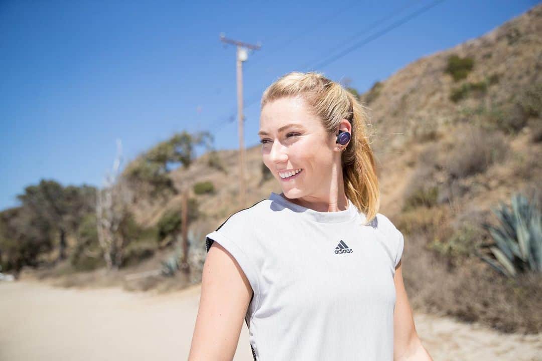 ミカエラ・シフリンのインスタグラム：「This will be year 4️⃣ of competing in front of the best and biggest crowd in the world at @killingtonmtn. I prepared all off-season for this. Let’s go. T-minus 3️⃣ days.⚡️💃🏼 @Bose #TeamBose #SoundSportFree #heretocreate」