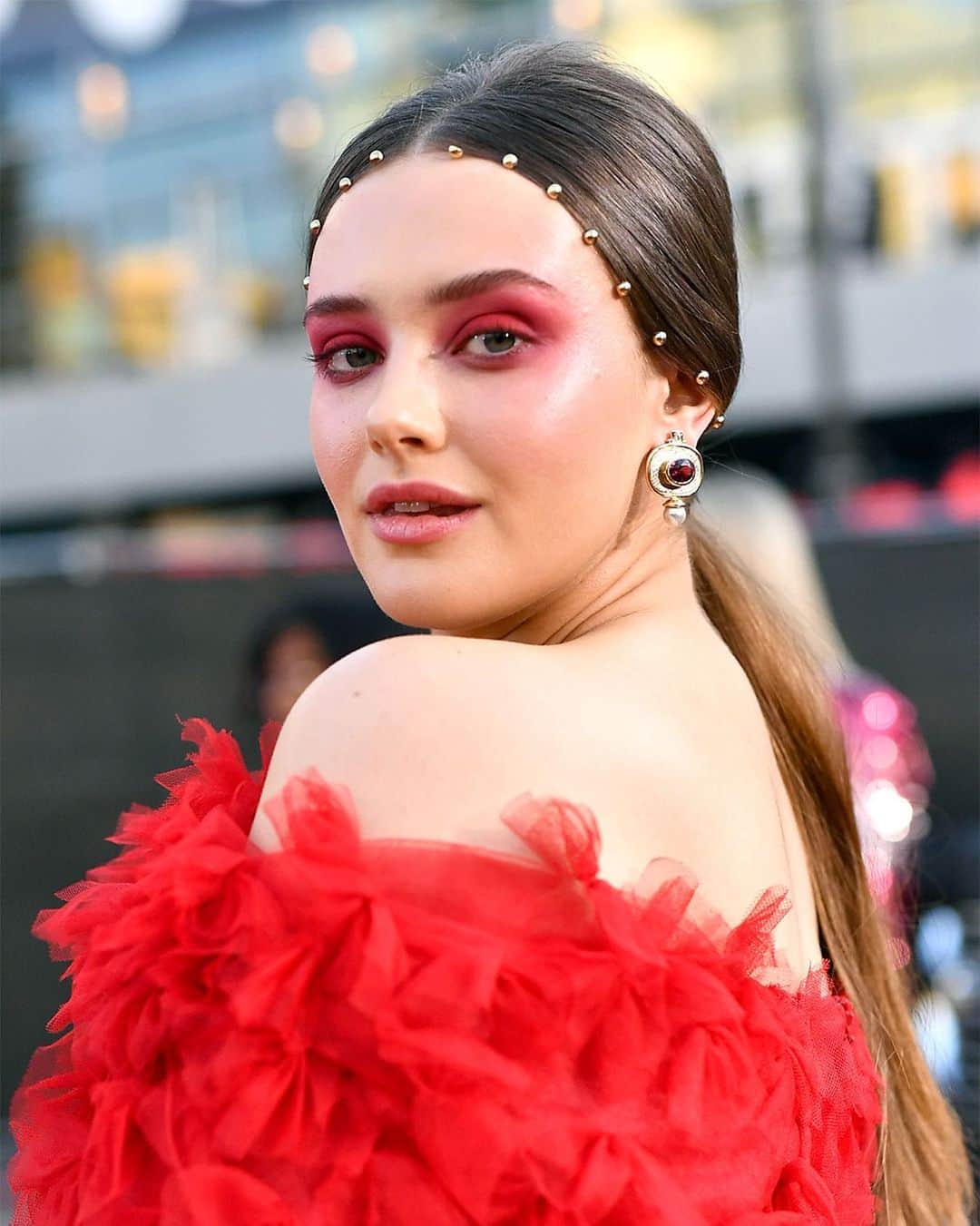 Fashion Weekのインスタグラム：「On our way to serve looks at Thanksgiving dinner tomorrow. @katherinelangford in @rodarte at the #AMAs. Look created by @thewallgroup artists: stylist @mollyddickson, hair @jennychohair, makeup @fionastiles. 📸 @gettyimages」