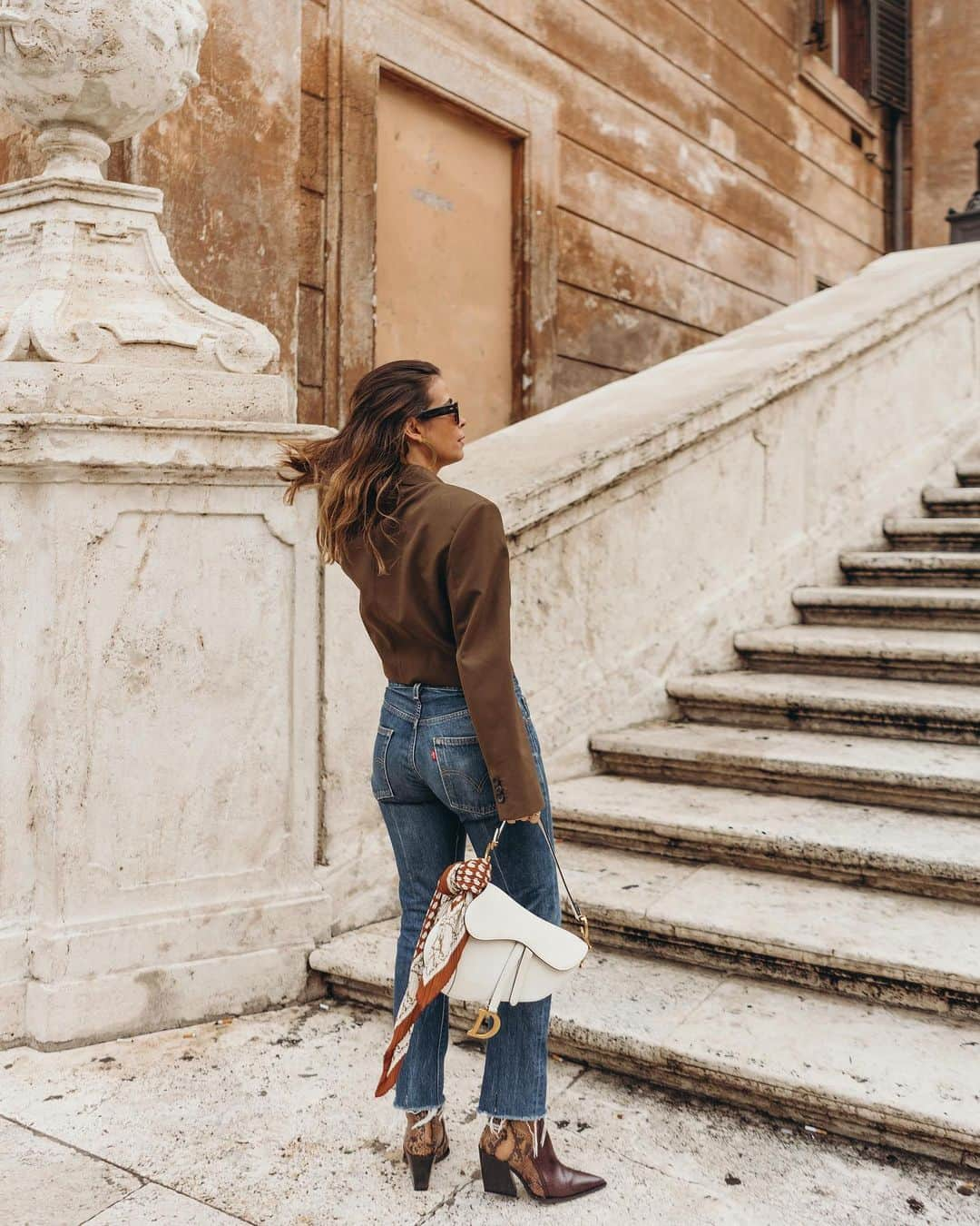 Collage Vintageさんのインスタグラム写真 - (Collage VintageInstagram)「A Spanish girl at the Spanish Steps 💃🏻 #rome」11月28日 5時10分 - collagevintage