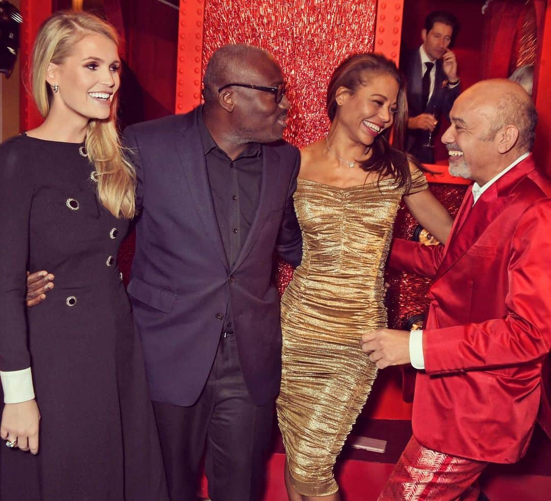 キティ・スペンサーさんのインスタグラム写真 - (キティ・スペンサーInstagram)「Celebrating Christmas at Claridge’s with @edward_enninful @emmaweymouth & Christian @louboutinworld ♥️ Congratulations on your beautiful #LoubiExpress Christmas Tree 🚂 #ChristianXClaridges」11月28日 5時18分 - kitty.spencer