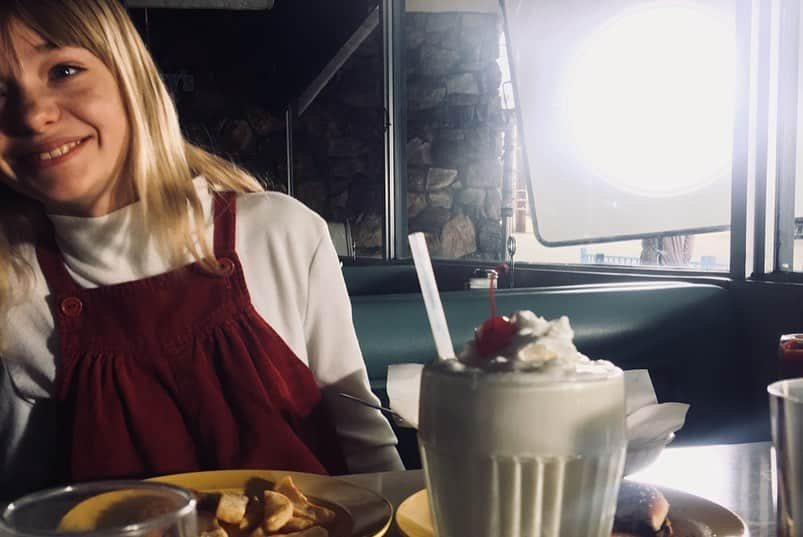 アンナ・キャンプさんのインスタグラム写真 - (アンナ・キャンプInstagram)「So excited to share #Milkshakemovie with you guys today! ❤️ My talented friend @brittanysnow wrote and directed me and I was so very honored. Please head to @nylonmag ... link in bio. Happy watching xo」11月28日 5時32分 - therealannacamp