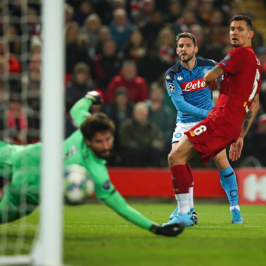 UEFAチャンピオンズリーグさんのインスタグラム写真 - (UEFAチャンピオンズリーグInstagram)「⚽ Mertens fires Napoli ahead at Anfield 👏 Next scorer will be _______  #UCL」11月28日 5時55分 - championsleague