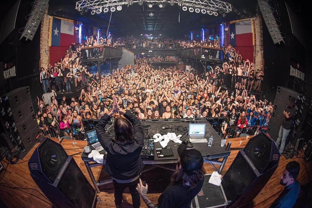 Zeds Deadさんのインスタグラム写真 - (Zeds DeadInstagram)「Such an insane 2 night run in Texas! Houston and San Marcos brought all the energy. Can't wait to be back!」11月28日 6時03分 - zedsdead