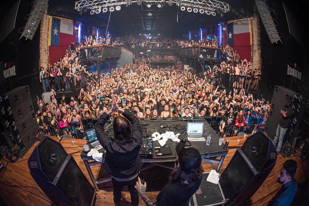 Zeds Deadのインスタグラム：「Such an insane 2 night run in Texas! Houston and San Marcos brought all the energy. Can't wait to be back!」