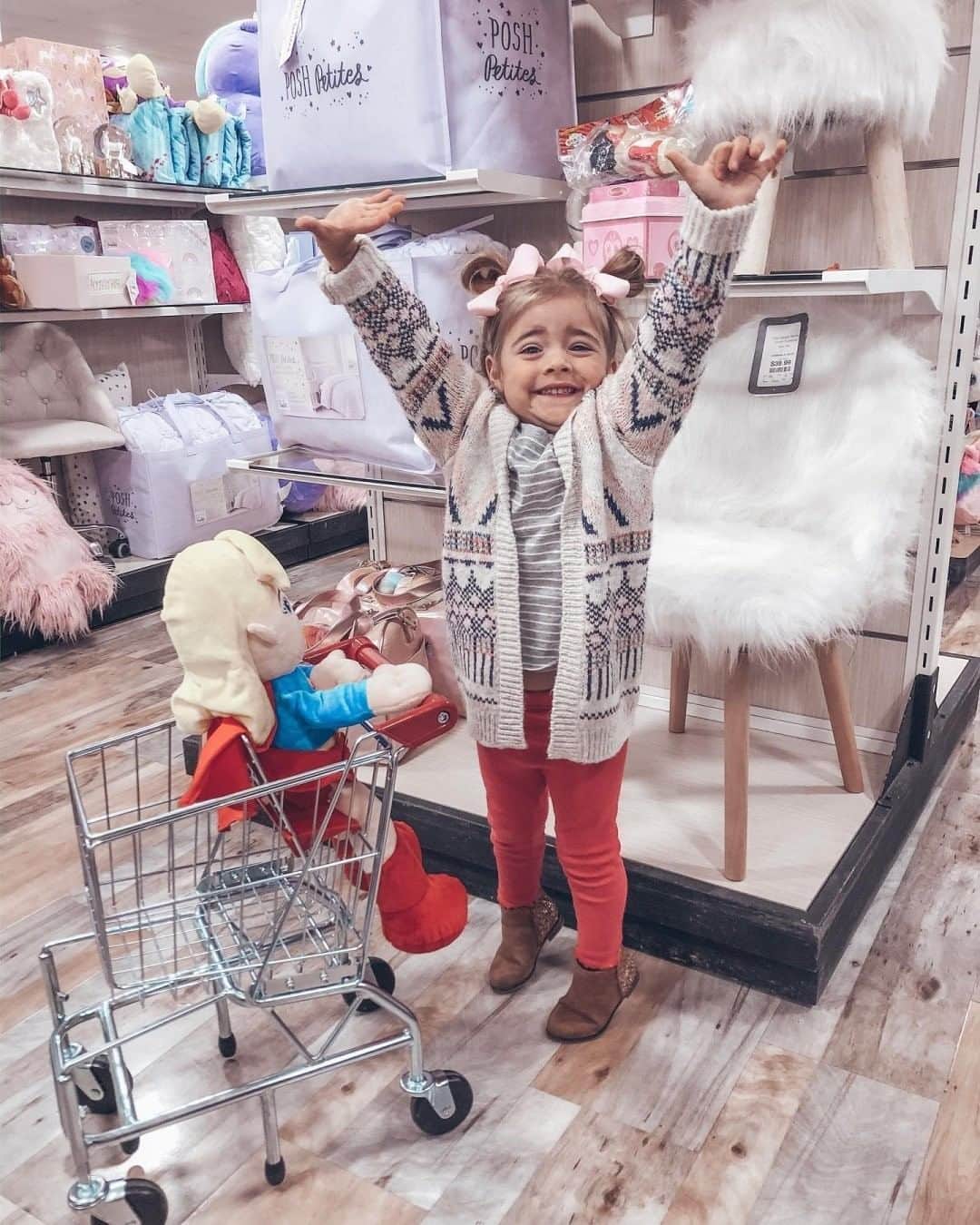のインスタグラム：「Celebrating because you just heard HomeGoods opens at 7AM on #BlackFriday 🙌 (@adrianeliab)」