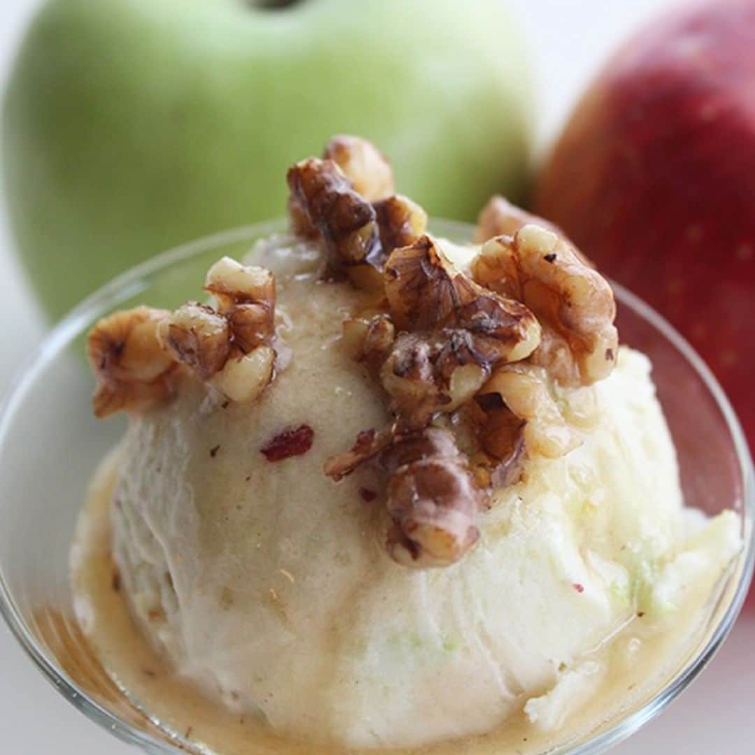 Yonanasさんのインスタグラム写真 - (YonanasInstagram)「We bet you'll fall in love with the fall flavors in this Apple Maple Walnut Yonanas recipe! Click the link in our profile for the recipe.⁠ ⁠ __⁠ ⁠ #yonanas #nicecream #nicecreamrecipes #bananaicecream #appleicecream #maplesyrup #mapleicecream #fruiticecream #fallflavors #falldessert #healthydessert #plantbaseddessert #poweredbyplants #plantbasedfood #dairyfreedessert #dairyfree #dairyfreeicecream #veganicecream #vegandessert #veganthanksgiving #healthythanksgiving」11月28日 6時30分 - yonanas