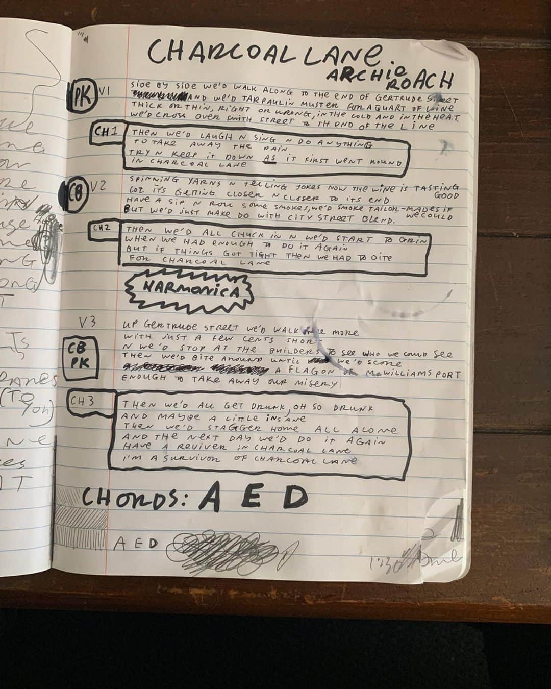 コートニー・バーネットのインスタグラム：「A few people have asked me for the lyrics of Charcoal Lane written by @archieroachmusic so here are my notes from the MTV performance with @paulkellyofficial ❤️❤️❤️」
