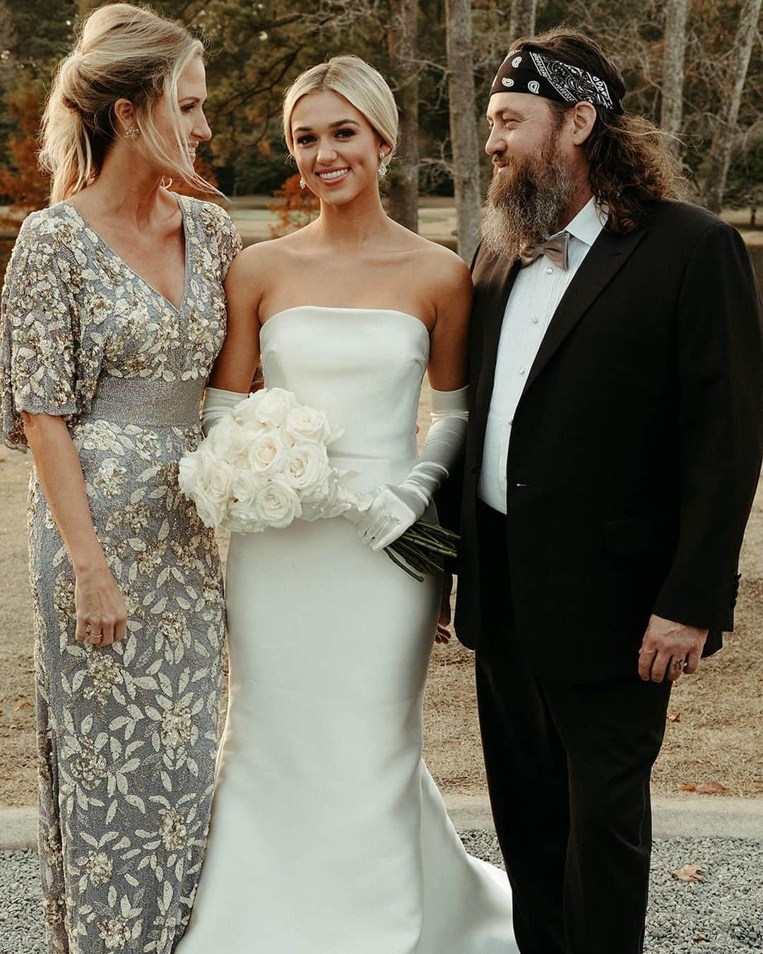 コリー・ロバートソンさんのインスタグラム写真 - (コリー・ロバートソンInstagram)「Forever wedding date and the cutest father of the bride EVER! I love you @realwilliebosshog ❤️ 3 down, 3 to go 😭😍 #huffilyeverafter」11月28日 6時29分 - bosshogswife