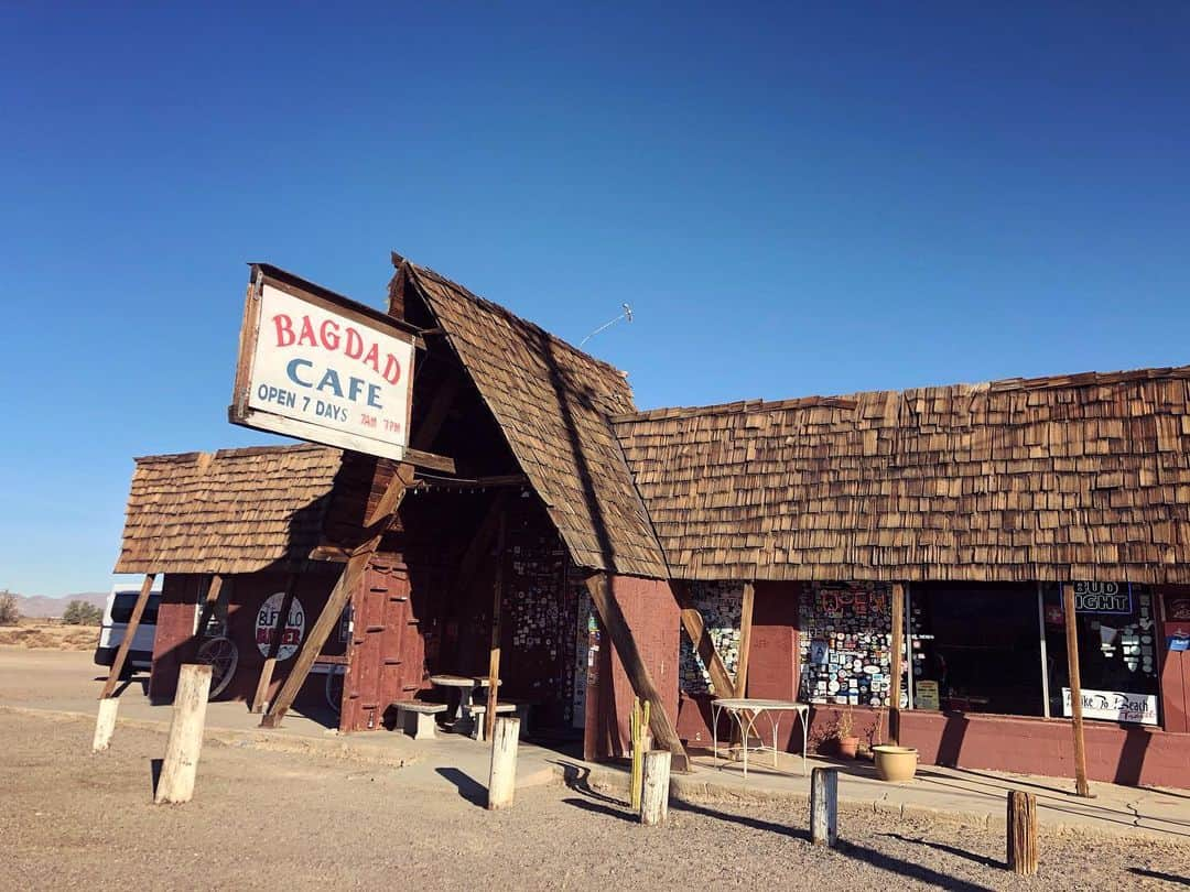 虎牙光揮さんのインスタグラム写真 - (虎牙光揮Instagram)「Bagdad Cafe... My favorite place🎬 #bagdadcafe #1987sMovie #Route66 #California #USA」11月28日 6時32分 - mickeykoga