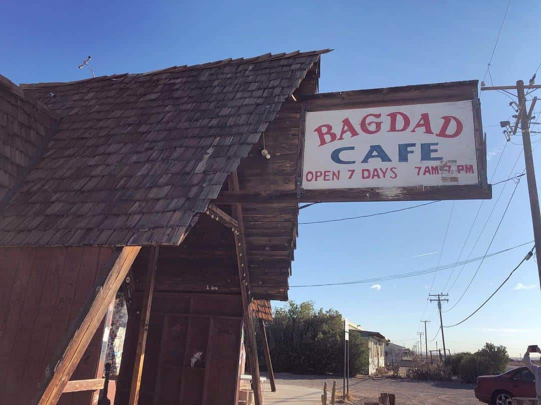 虎牙光揮さんのインスタグラム写真 - (虎牙光揮Instagram)「Bagdad Cafe... My favorite place🎬 #bagdadcafe #1987sMovie #Route66 #California #USA」11月28日 6時32分 - mickeykoga
