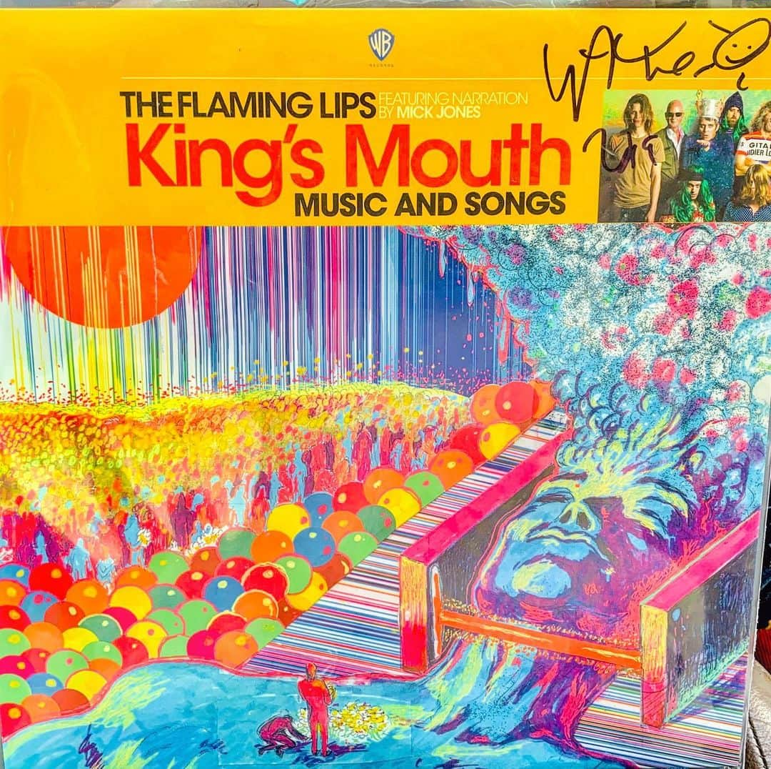 ウェイン・コインさんのインスタグラム写真 - (ウェイン・コインInstagram)「Oh yeah !! And SIGNED em tooooo!!! Thank you @marybethbabcock for reminding me!! @ahhatulsa #flaminglips #theflaminglips」11月28日 6時40分 - waynecoyne5