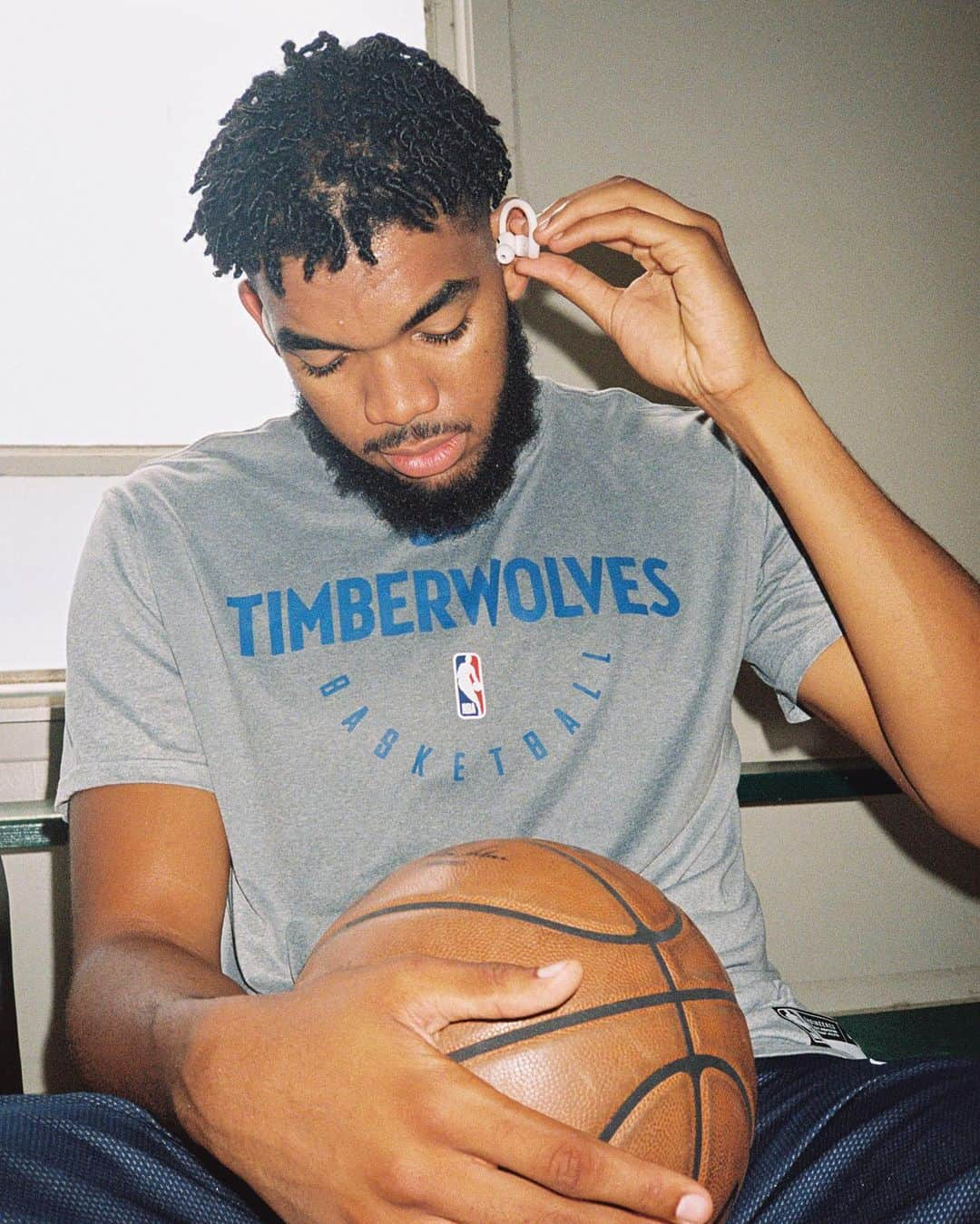 ビーツ・エレクトロニクスさんのインスタグラム写真 - (ビーツ・エレクトロニクスInstagram)「Salute to the family @karltowns 🙏」11月28日 6時50分 - beatsbydre