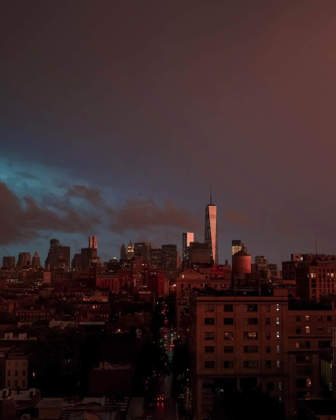 Robert Bingamanのインスタグラム：「New York in the evening.」
