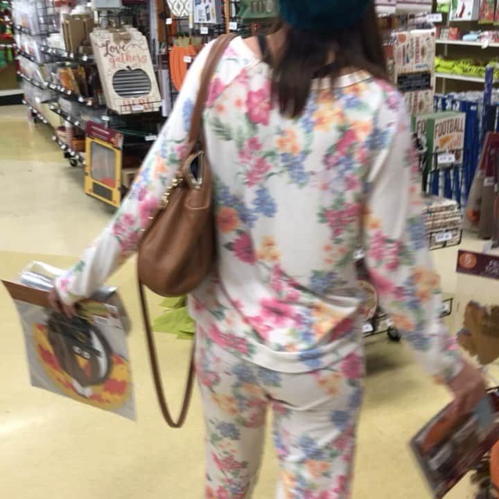 スコット・フォーリーのインスタグラム：「#thanksgivingshopping」