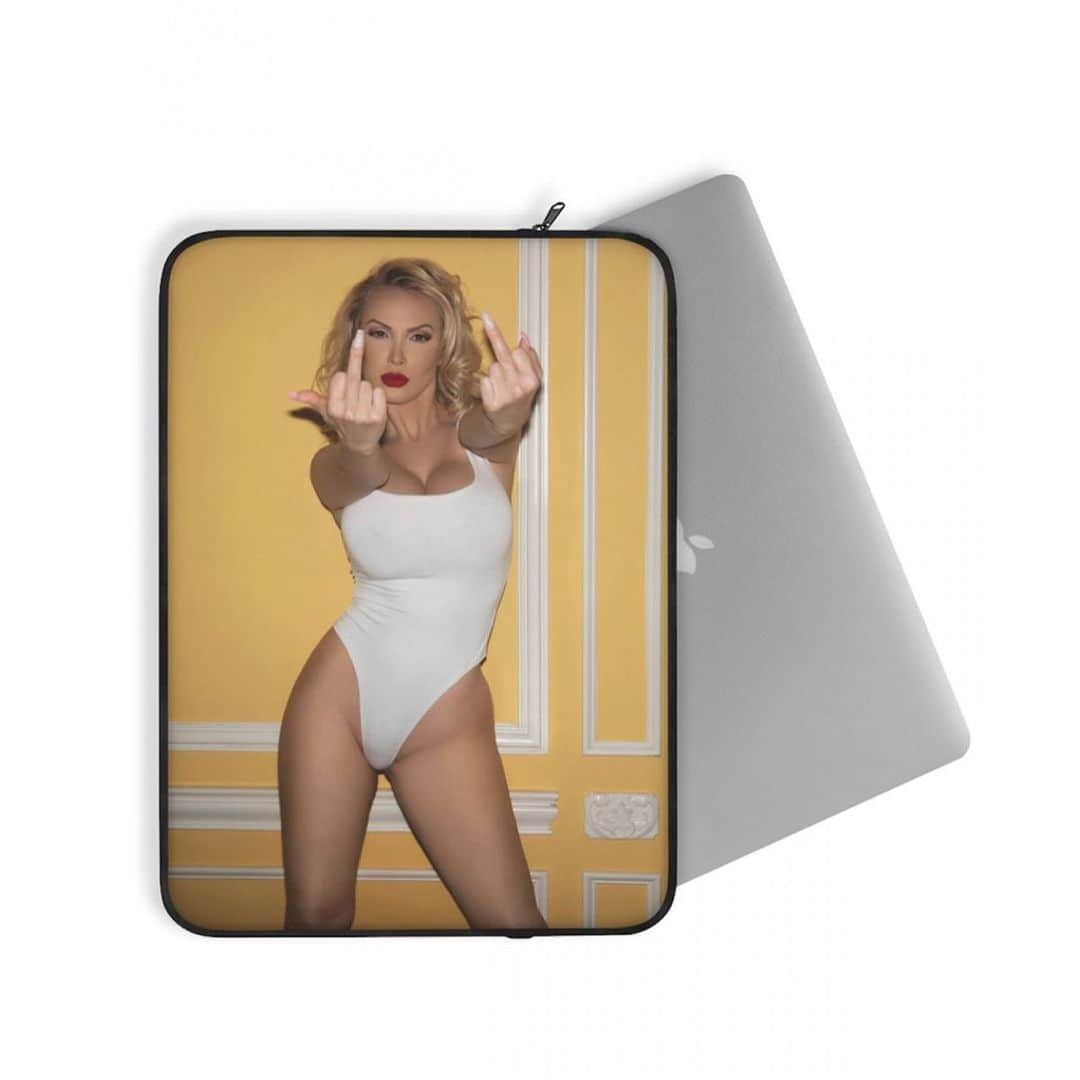 ニッキー・ベンツさんのインスタグラム写真 - (ニッキー・ベンツInstagram)「Laptop sleeves are finally here! Visit my merchandise store NikkiBenzMerch.com to get yours! #nikkibenzmerch」11月28日 7時06分 - nikkibenz