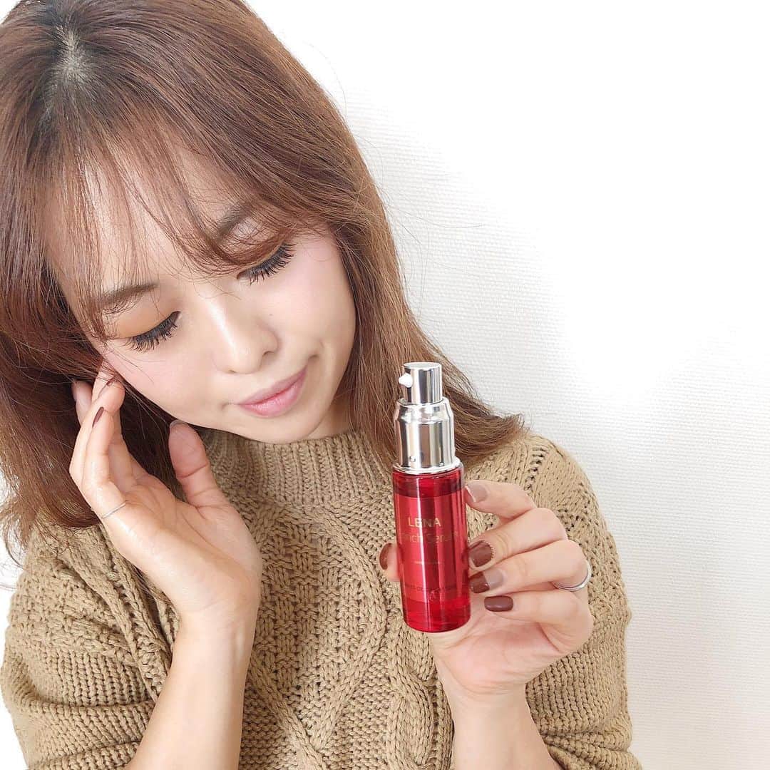 のインスタグラム：「〻𝕤𝕜𝕚𝕟𝕔𝕒𝕣𝕖〻 モデルの 藤井リナさん、再生医療センターが共同開発した、 RENARICHSERUM❤︎❤︎❤︎ ・ 目指すはモデル素肌✨ 濃厚なとろーりとしたテクスチャーがお肌に浸透♡ マッサージをしながら使うと、小顔効果も😍 最近ほんとたるみが気になってて😭💦 毎日のケアがんばるぞー✨✨ ストーリーにURL貼ります♡ マッサージの仕方ものってるよ♡ 目指せ小顔❤️ ＊ ＊ ＊ @toplog_official  #LENAEnrichserum #TOPLOG #エイジングケア#スキンケア #モデル素肌#敏感肌ケア #高保湿美容液#小顔マッサージ #アラフォー美容#美容#アラフォーママ#美肌ケア」