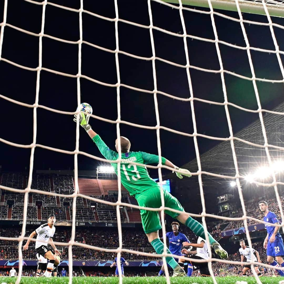 UEFAチャンピオンズリーグさんのインスタグラム写真 - (UEFAチャンピオンズリーグInstagram)「A top night for the #GKunion 🧤 Which save did you enjoy most?⁣ ⁣ #UCL」11月28日 7時29分 - championsleague