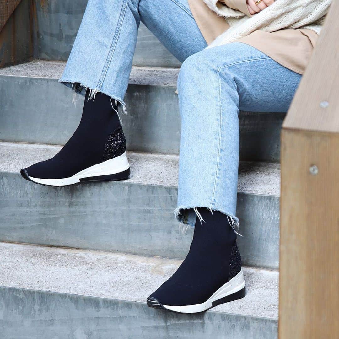ベイビーピュアさんのインスタグラム写真 - (ベイビーピュアInstagram)「【バリエーション豊富なスニーカー底ブーツ】 一足は抑えたいスニーカーブーツ。EVOLではバリエーション豊富にご用意しております。・ ・ 是非お気に入りの一足を見つけてください。 ・ ・  #EVOL#2019AW#19AW#AW#autumn#winter#shoes#evol#fashion#sneaker#flatshoes#シューズ#スニーカー#グリッター#グレー#イーボル#靴#オフィスカジュアル #オフィスコーデ #ままコーデ#通勤コーデ #オフィスカジュアル #オフィスコーデ#VERY #instagood#japan#cute#love#ootd#👠#👡」11月28日 7時49分 - evol_official0