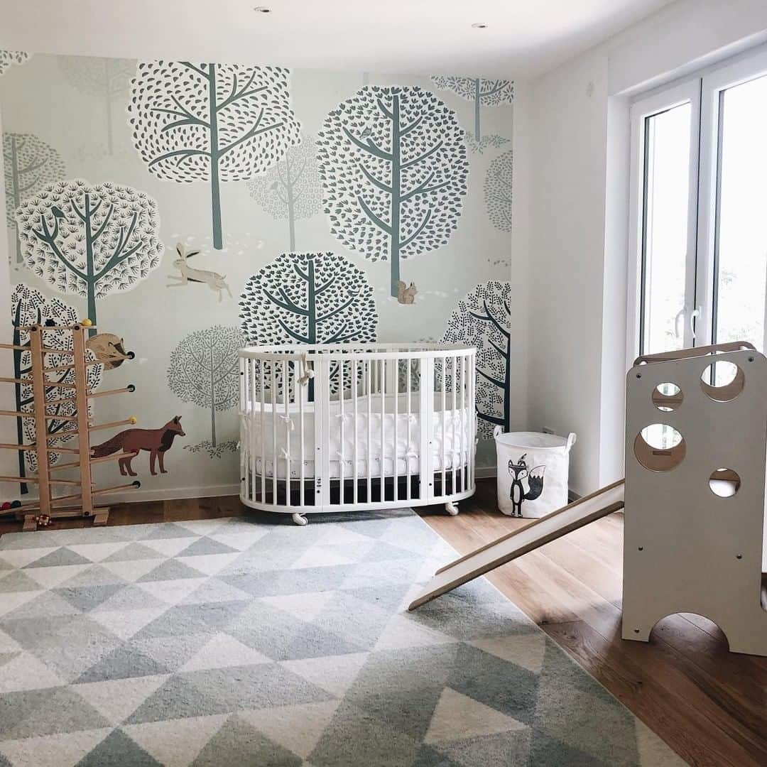 Stokke Japanさんのインスタグラム写真 - (Stokke JapanInstagram)「冬の森の中に迷い込んだような子ども部屋、素敵ですね。スリーピーベッドもホワイトで揃えて。これだけで北欧らしいインテリアの完成です。⠀ ⠀ #ストッケ #ストッケスリーピー #スリーピーベッド #スリーピーミニ #ベビーベッド #北欧家具 #北欧インテリア #出産準備 #出産準備品 #ぷんにー #プレママ #マタママ #プレママライフ #妊娠9ヶ月 #臨月」11月28日 8時00分 - stokkejapan