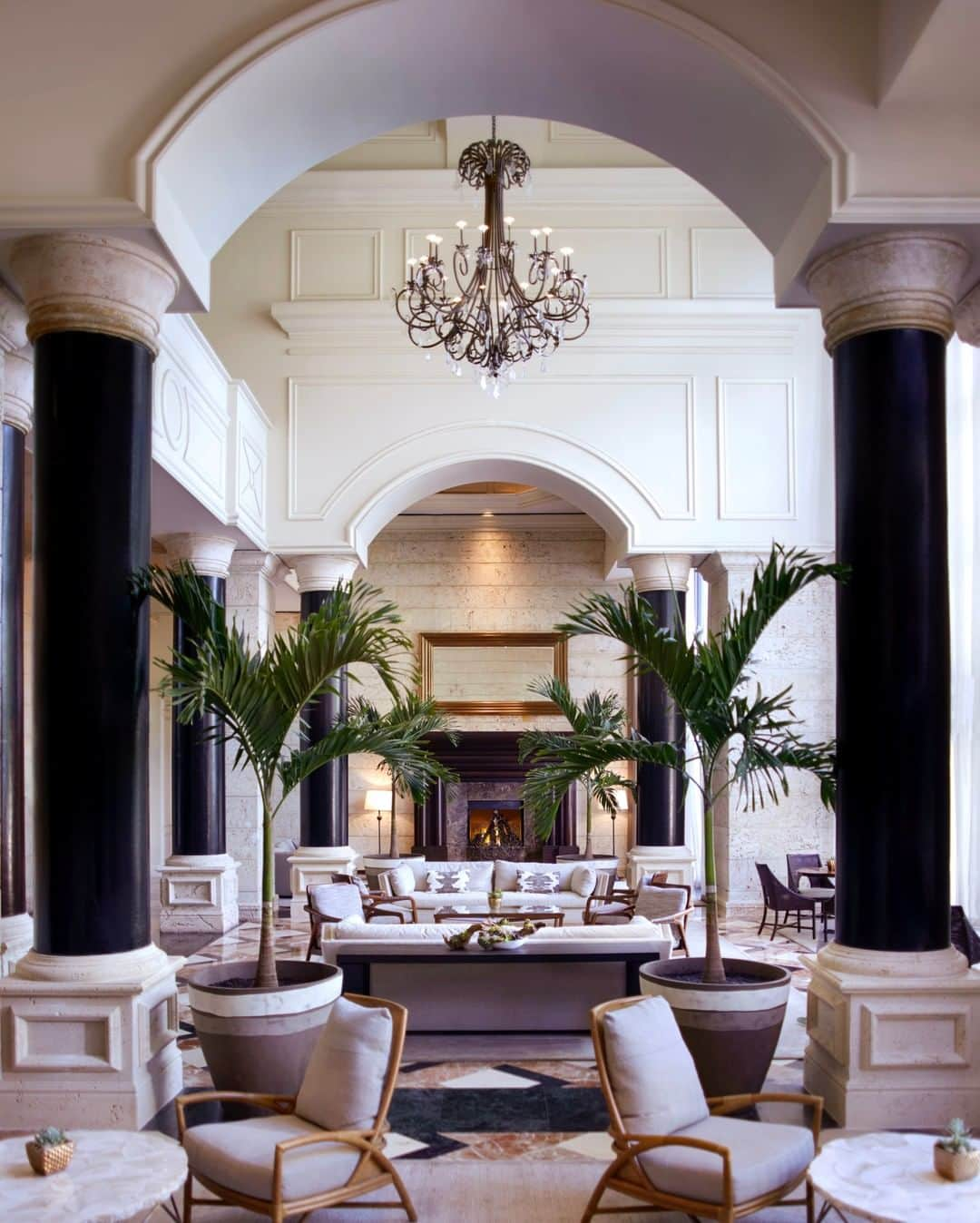 リッツ・カールトンさんのインスタグラム写真 - (リッツ・カールトンInstagram)「Leave your worries behind, and step into sophisticated serenity at The Ritz-Carlton #CoconutGrove, #Miami. ⁣⁠ ⁣⁠ #Florida #FL #SunshineState #Sophisticated #Serenity #Relaxing #Getaway #Vacation #Design #InteriorDesign #Travel #Travelgram #InstaTravel #TravelDiaries」11月28日 8時00分 - ritzcarlton