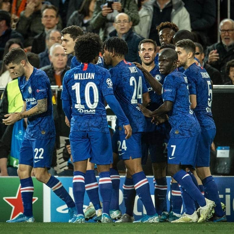 ウィリアンさんのインスタグラム写真 - (ウィリアンInstagram)「We will fight until the end!!! Thanks for your support! 💪🏿💙 📷 @nogueirafoto #cfc #uefachampionsleague #comeonchelsea  #W10 #vamoschelsea」11月28日 8時00分 - willianborges88