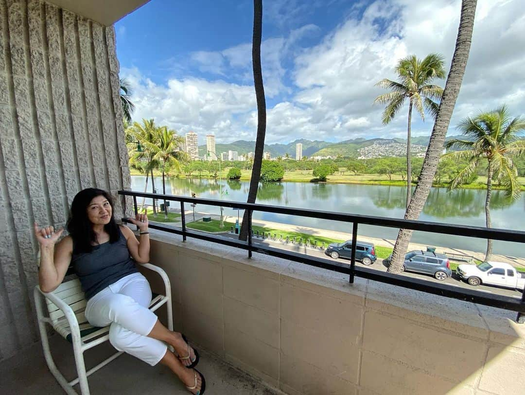 宮川杏奈さんのインスタグラム写真 - (宮川杏奈Instagram)「ここが私のアナザースカイ🌴 Hawaiiです！笑 . #ここが私のアナザースカイ  #ハワイ #Hawaii #Honolulu #Waikiki #旅行 #女子旅 #ハワイ旅行 #ハワイ好き  #ハワイ好きな人と繋がりたい #ハワイグルメ #ハワイ旅行 #南国リゾート #hawaiistagram  #hawaiisbestphotos  #ブラックフライデー  #blackfriday  #パーソナルトレーナー #パーソナルトレーナーの生活 #トレーニング女子  #筋トレ女子  #杏奈とママの最幸女子旅」11月28日 8時03分 - an1221na